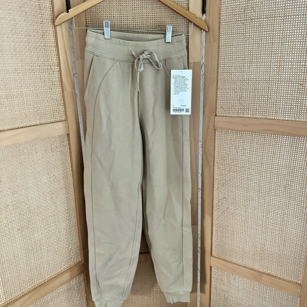 NWT LULULEMON SCUBA HR JOGGER HIGH RISE HIGH RISE TRENCH BROWN TAN BEIGE SIZE 0